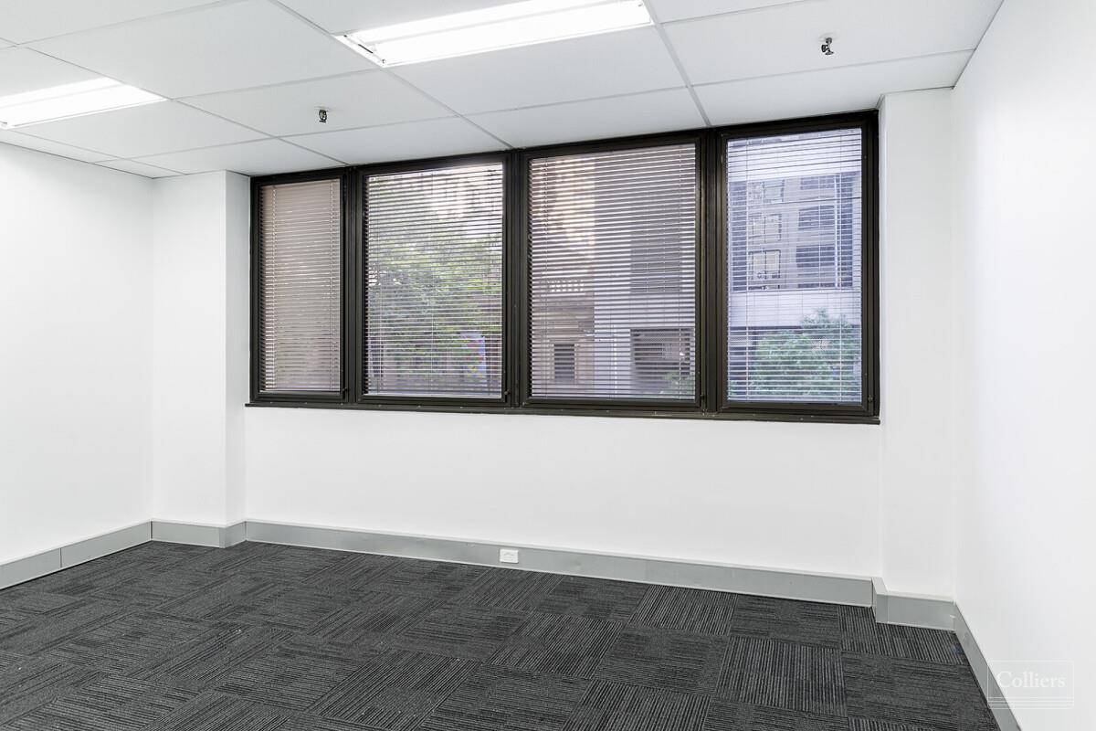 Affordable office suites & whole floor in Town Hall - #7