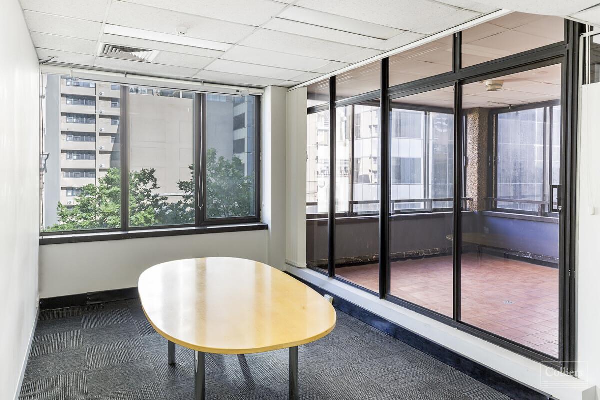 Affordable office suites & whole floor in Town Hall - #5