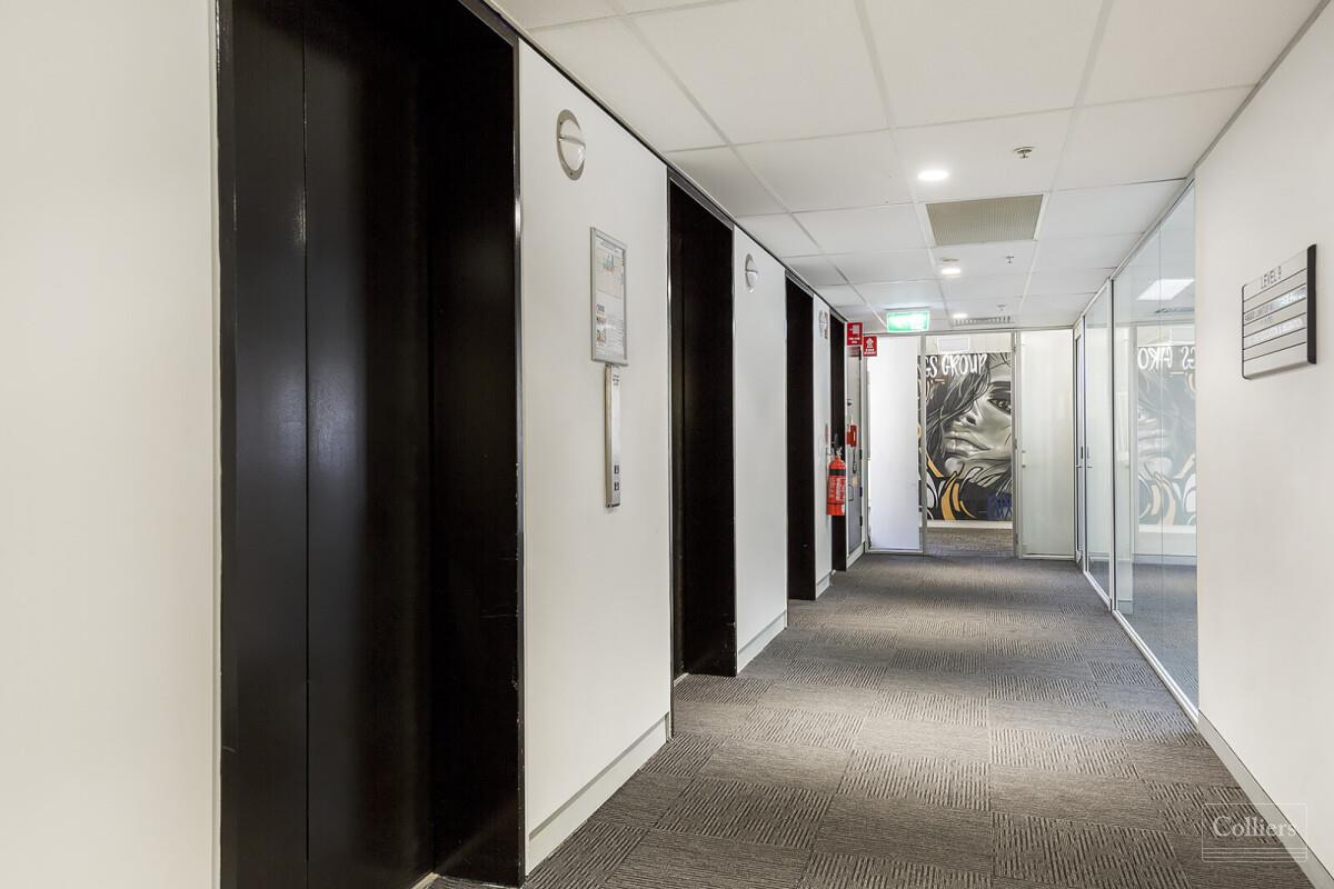 Affordable office suites & whole floor in Town Hall - #10