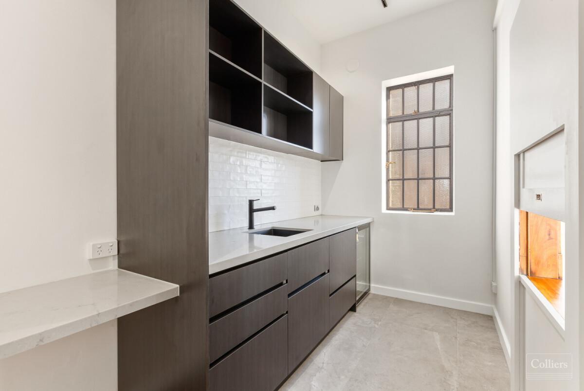 Rare Art Deco Gem in Prestigious East End Location - #3