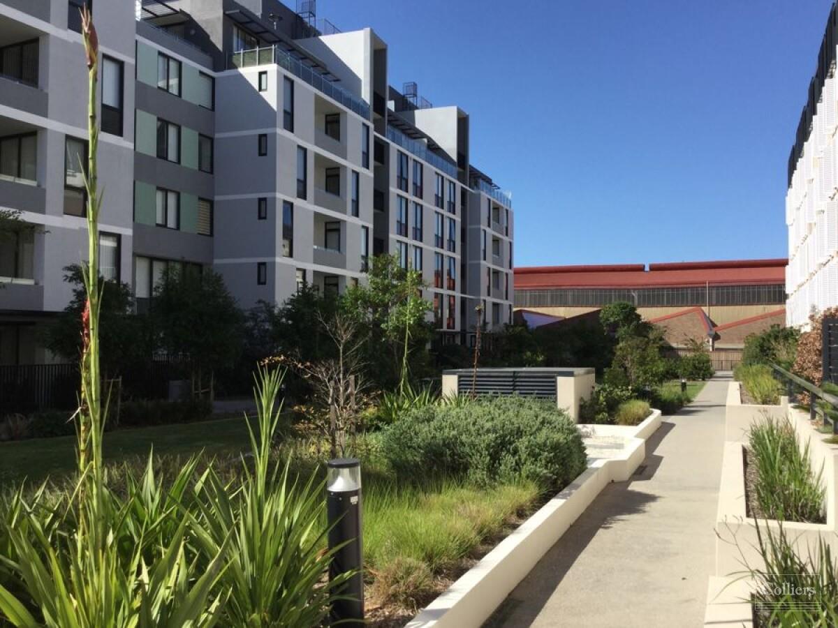 Superb lifestyle offering in acclaimed 'Vogue Apartments' - #1