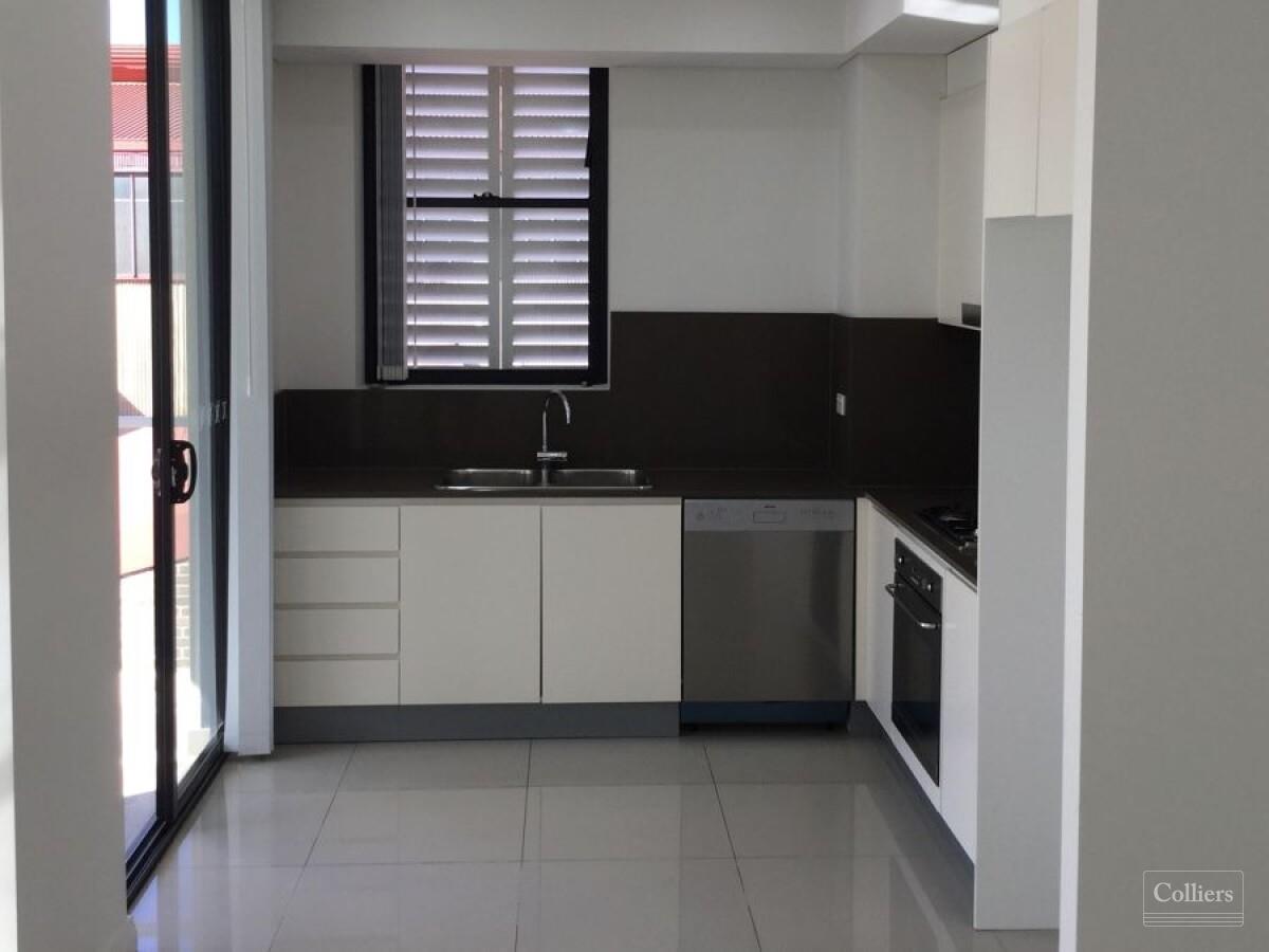 Superb lifestyle offering in acclaimed 'Vogue Apartments' - #5