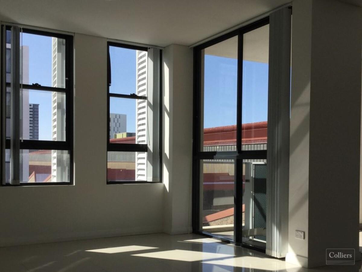 Superb lifestyle offering in acclaimed 'Vogue Apartments' - #4