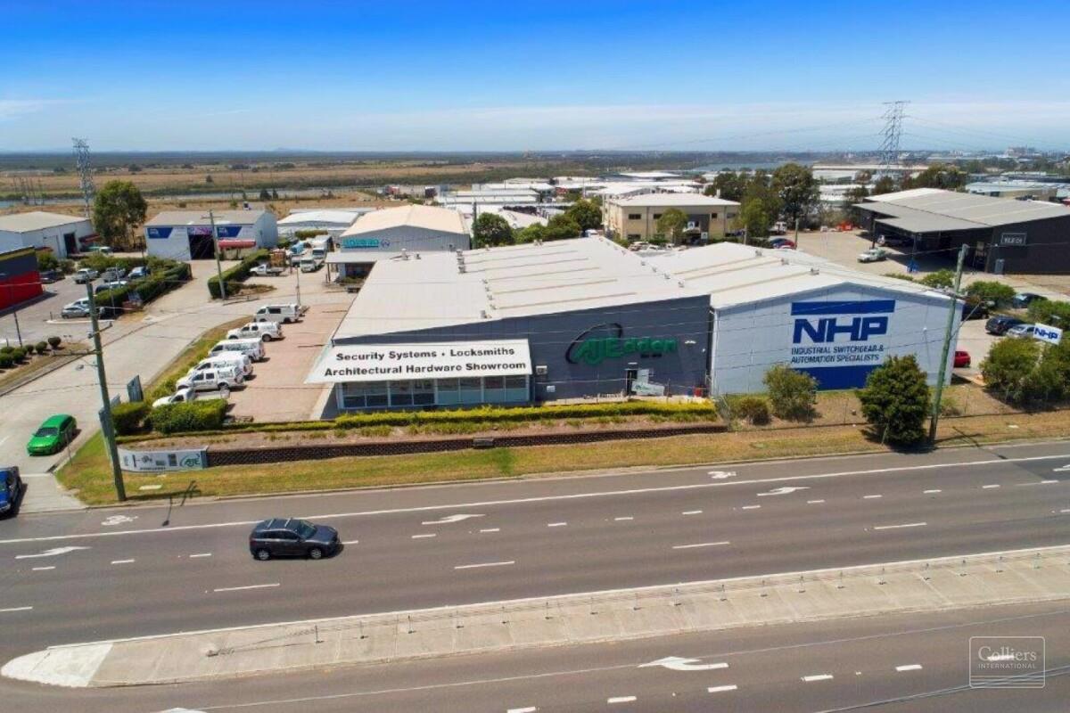 Showroom Opportunity - Location, Position and Exposure - #1