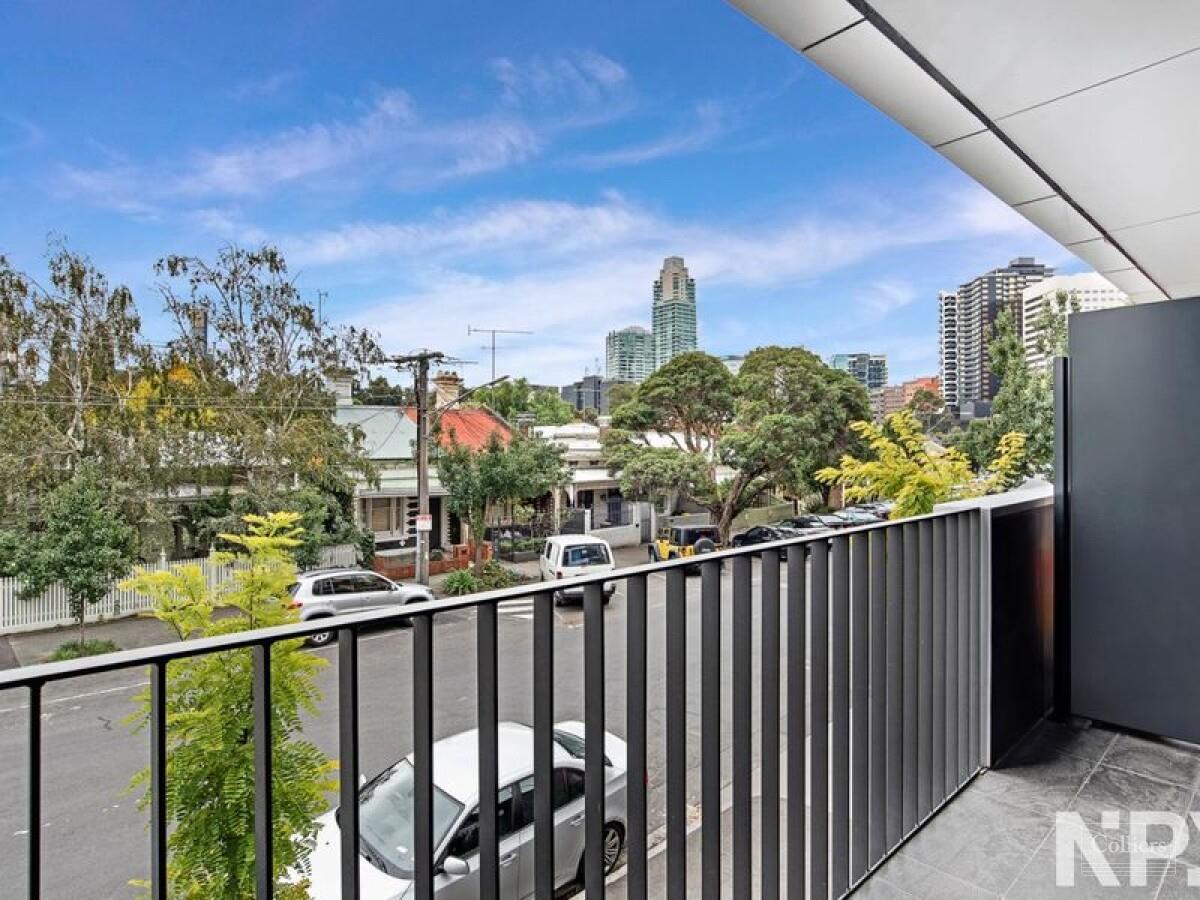 STUNNING CITY FACING APARTMENT UNDER CONTRACT! - #5