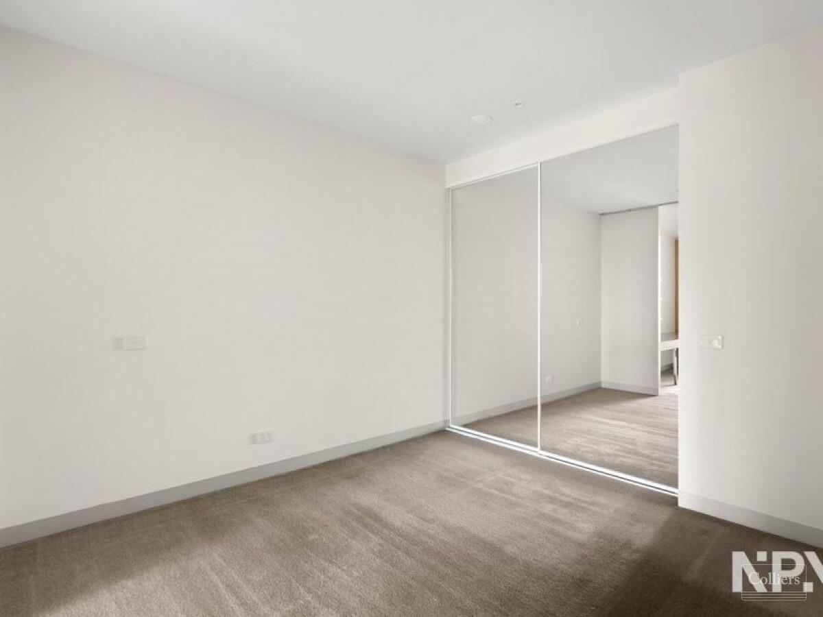 SOLD! Spectacular Views Overlooking Southbank and the Yarra River! - #3