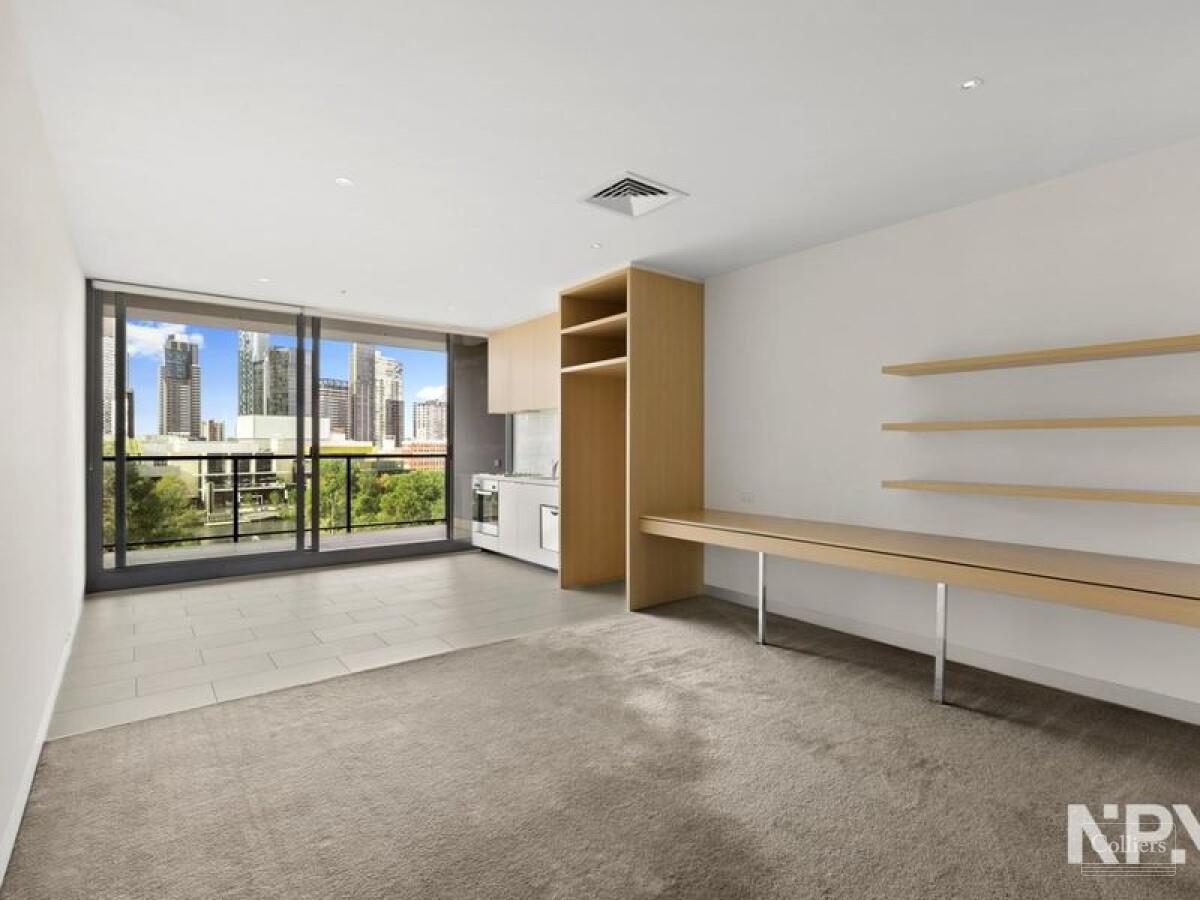 SOLD! Spectacular Views Overlooking Southbank and the Yarra River! - #2