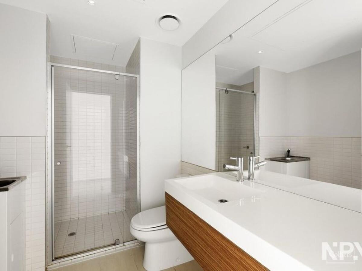 SOLD! Spectacular Views Overlooking Southbank and the Yarra River! - #4