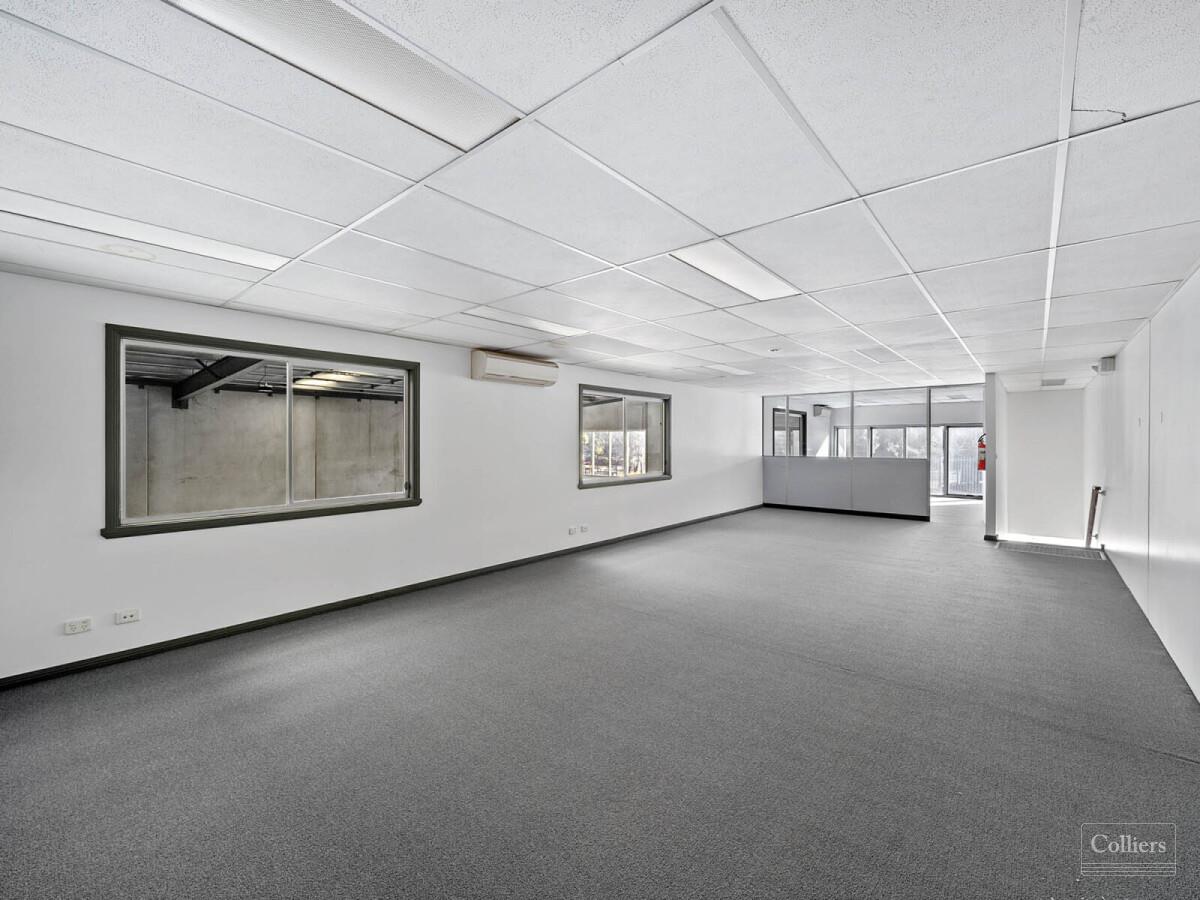 Modern & Functional Warehouse with Secure Yard - #4