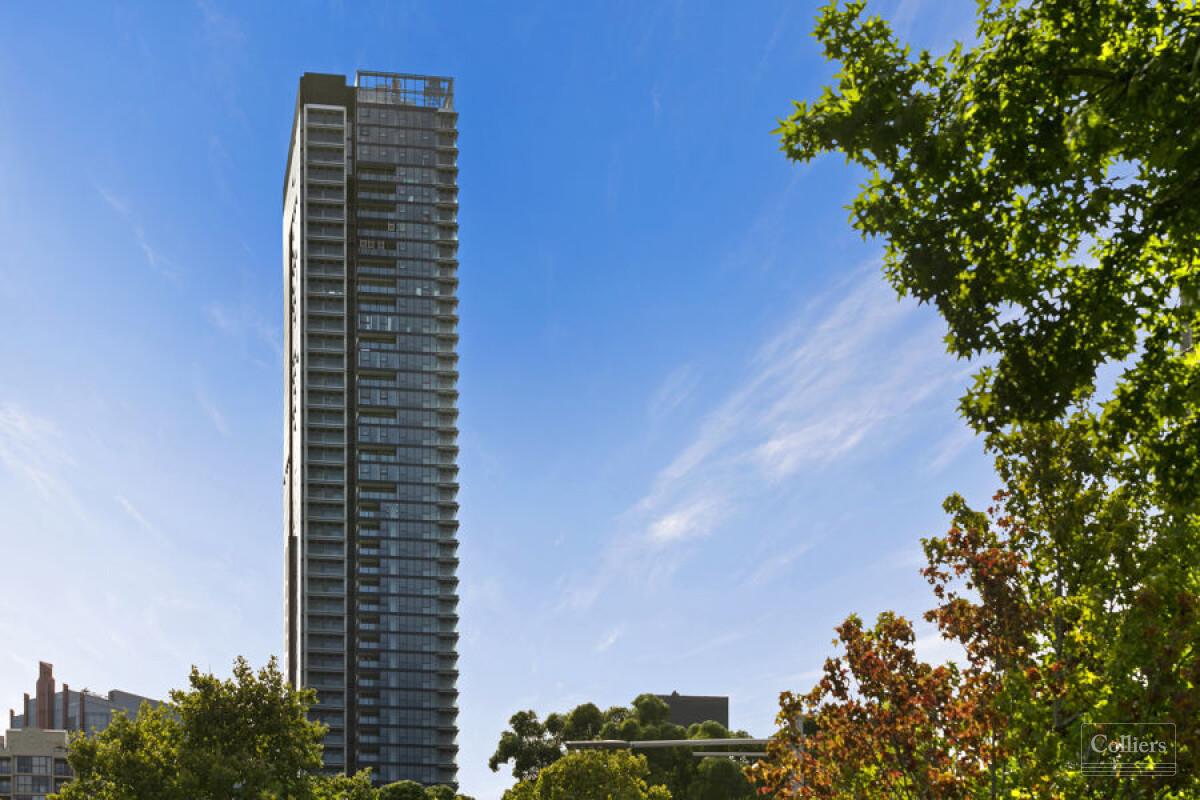 Opulent Sub Penthouse With Stunning Sydney and Harbour Views - #4