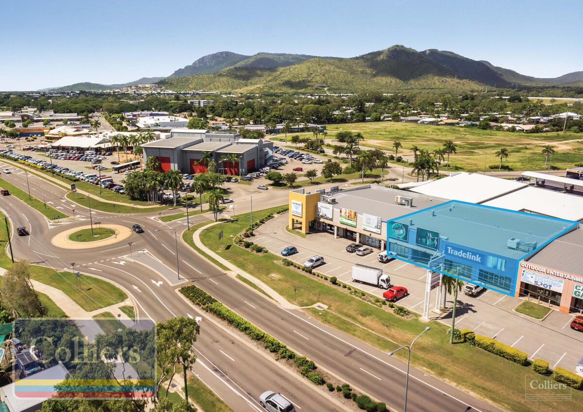 Premier Retail Showroom/Warehouse - #9