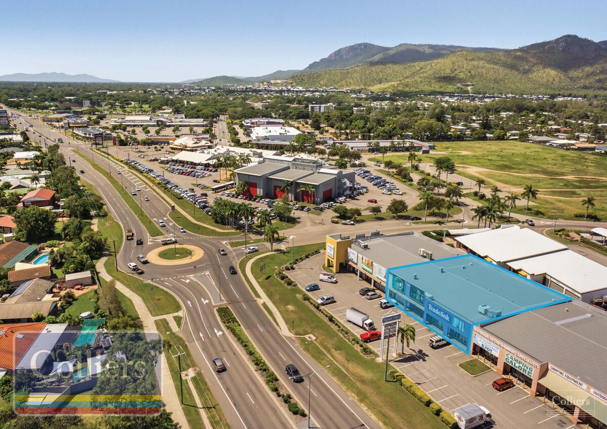 Premier Retail Showroom/Warehouse - #8