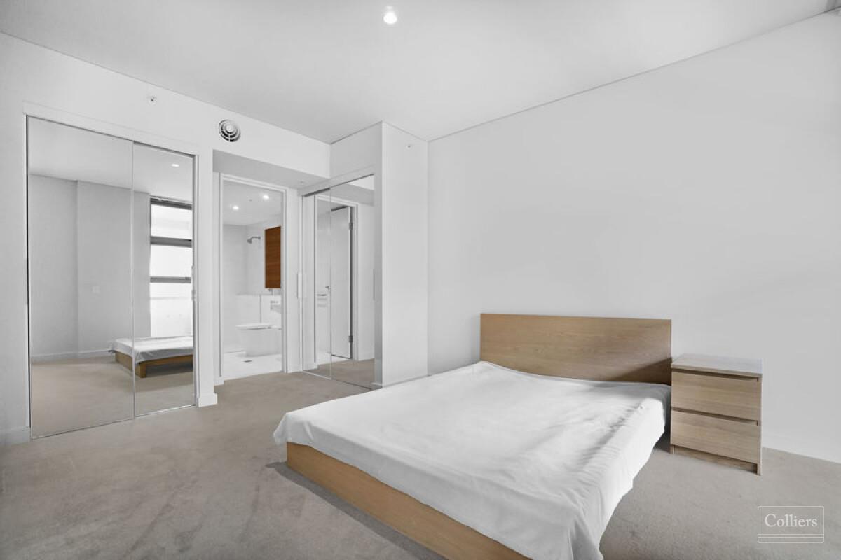 Sleek contemporary apartment in the exclusive `Panorama' - #3