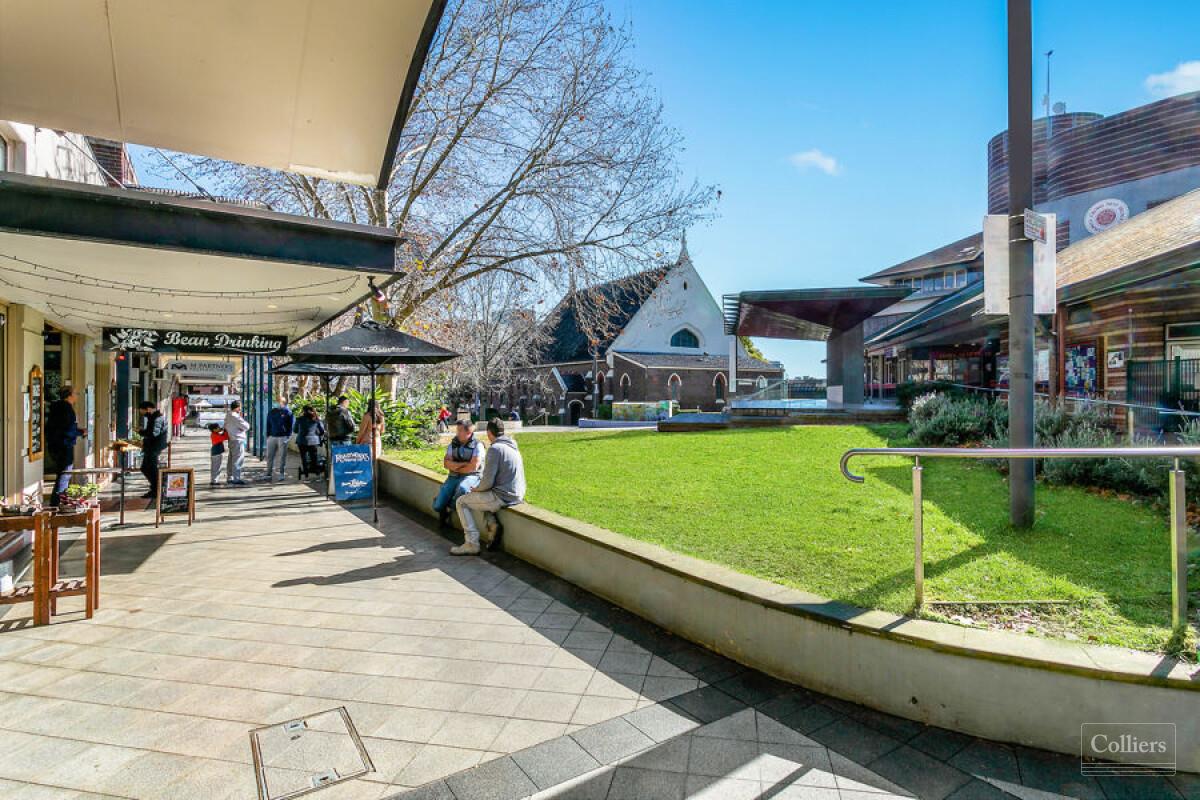 Sleek contemporary apartment in the exclusive `Panorama' - #8