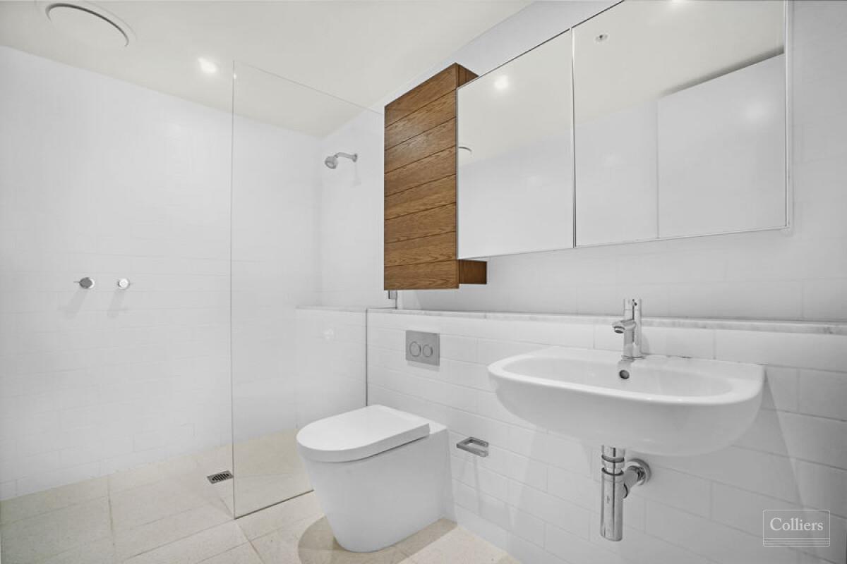 Sleek contemporary apartment in the exclusive `Panorama' - #4