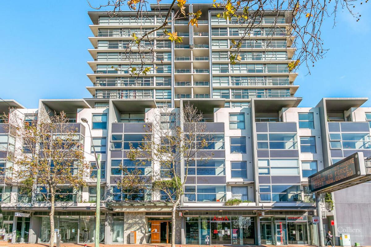 Sleek contemporary apartment in the exclusive `Panorama' - #6