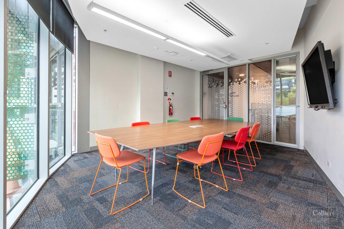 Light filled Conjoined Offices in the Lifestyle Working Building - #6