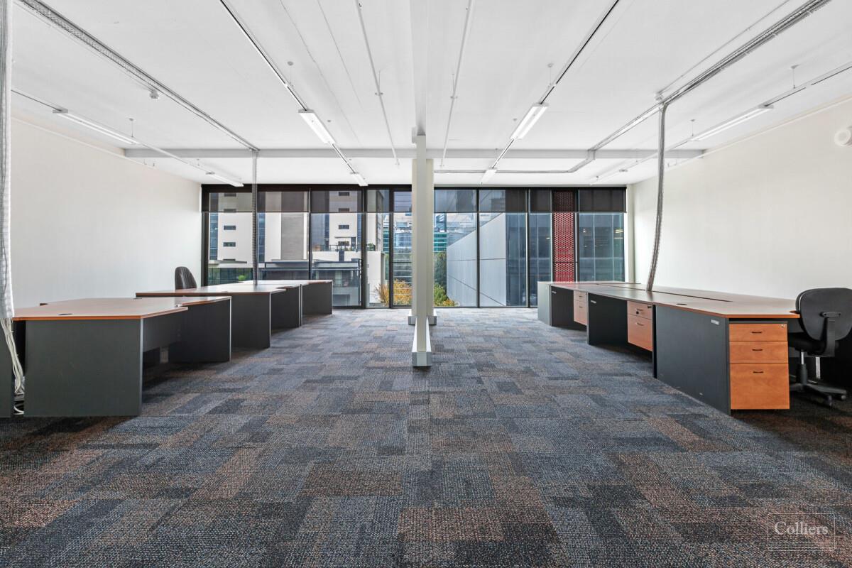 Light filled Conjoined Offices in the Lifestyle Working Building - #5