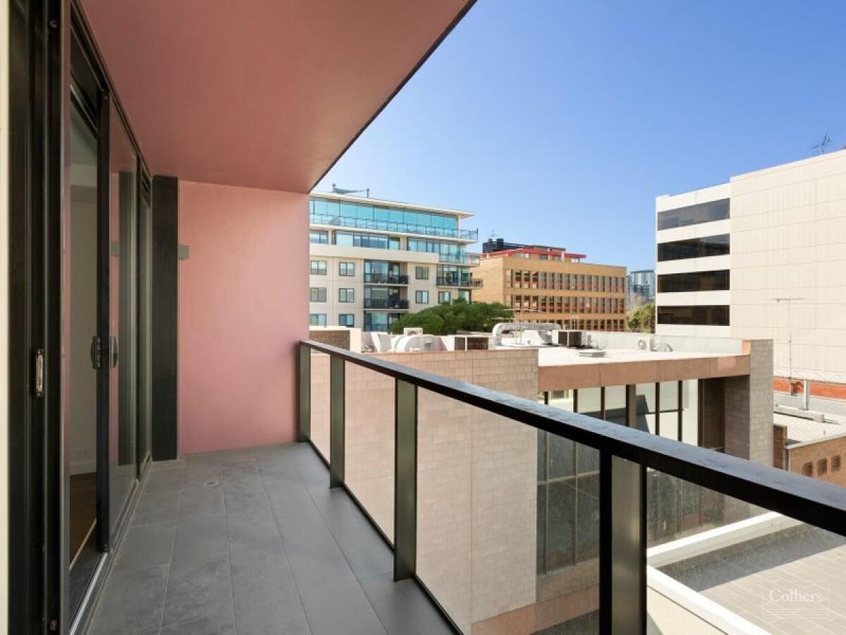 Contemporary Living in Iconic South Melbourne! - #4