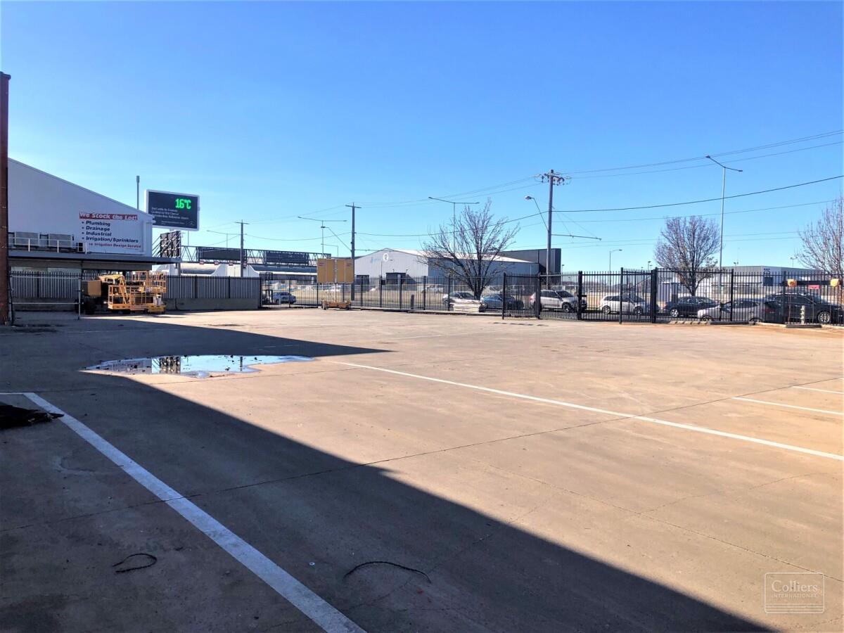 Dominant Main Road Exposure With Display Yard - #7