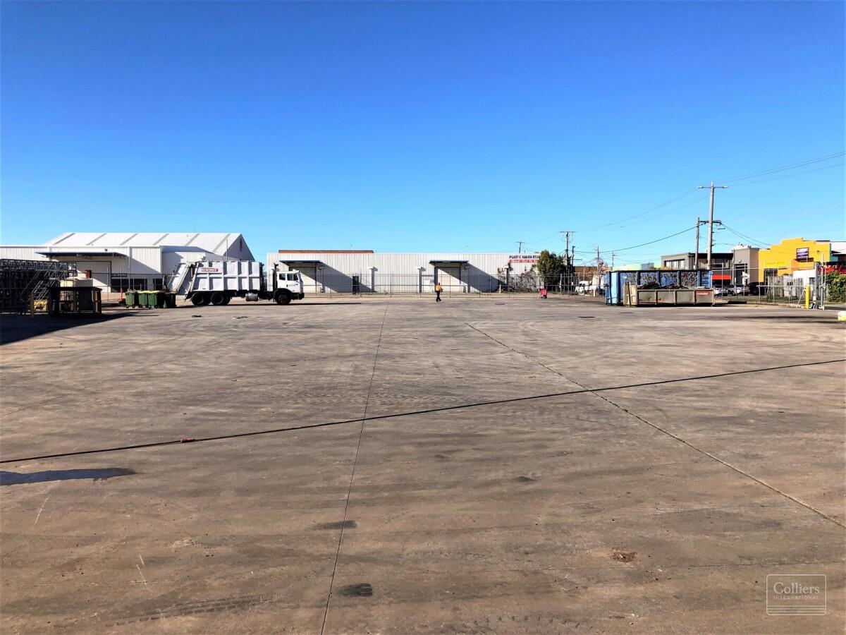 Dominant Main Road Exposure With Display Yard - #12