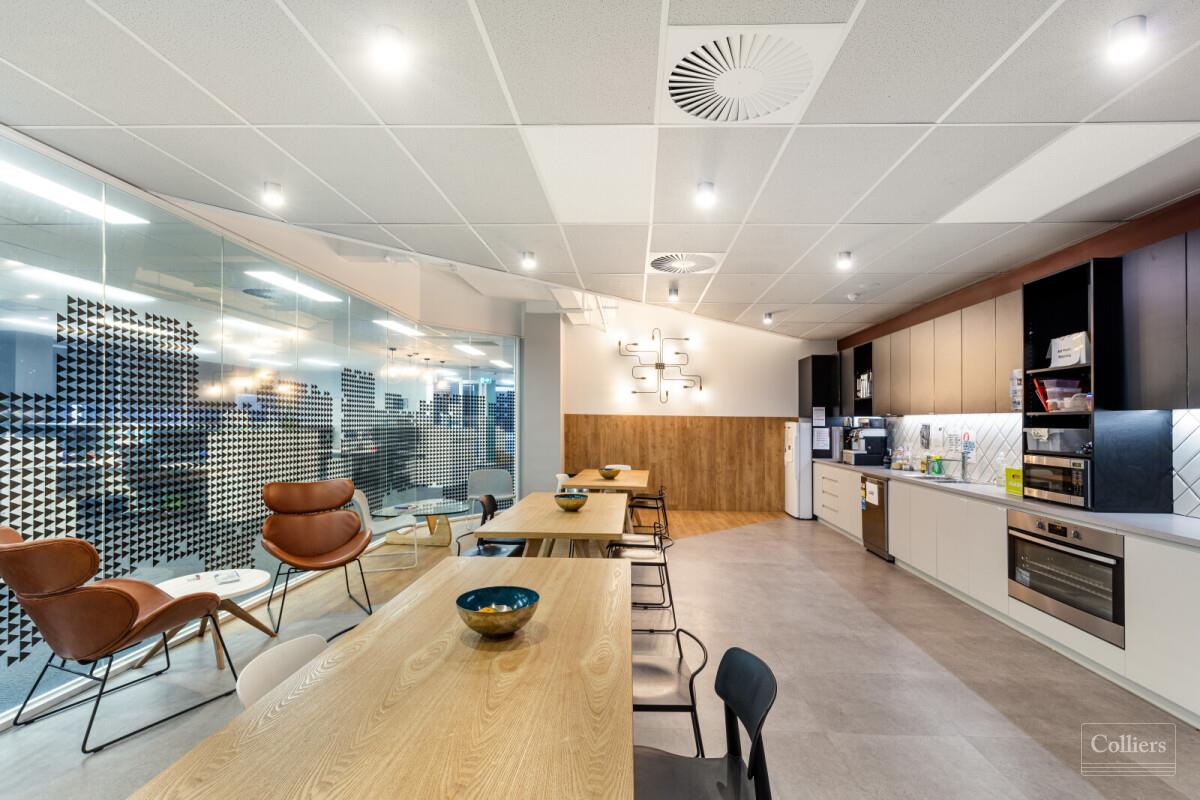 Flexible fitted offices available - #4