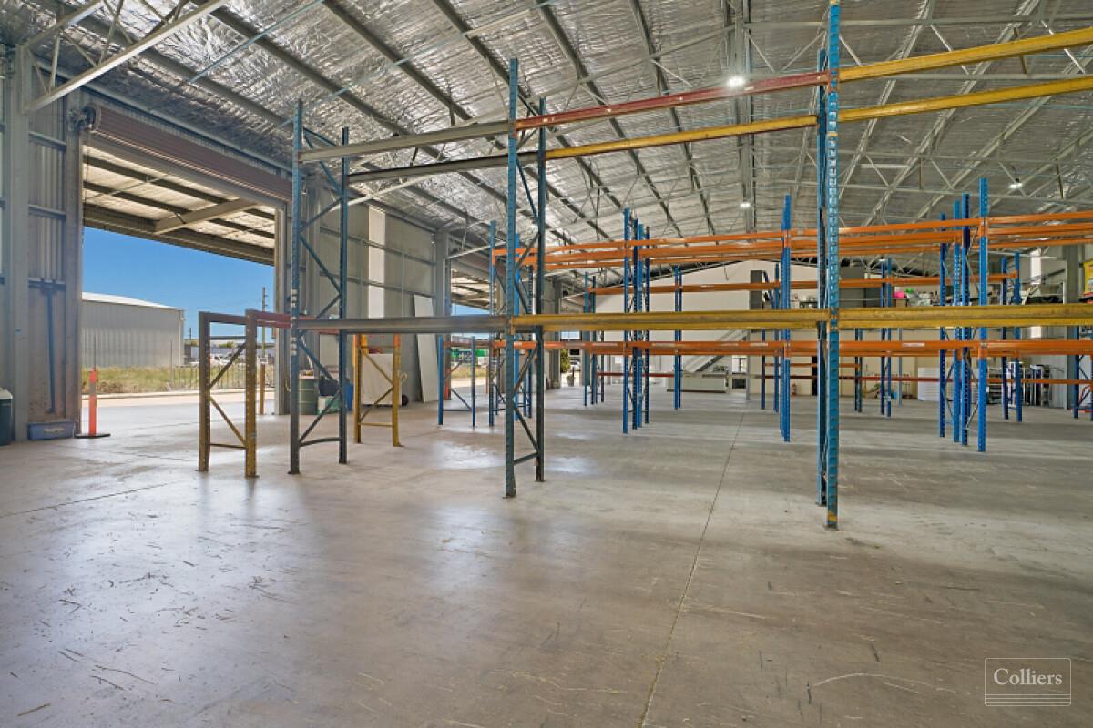 Showroom, office, warehouse/workshop - #10