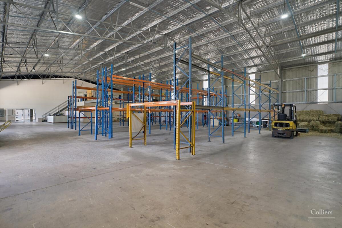 Showroom, office, warehouse/workshop - #4