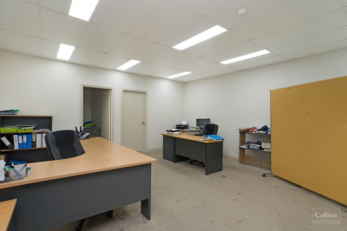 Showroom, office, warehouse/workshop - #9