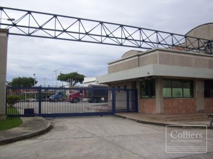 Bodega disponible en venta en Barranquilla Zona industrial Calle 30 - #3