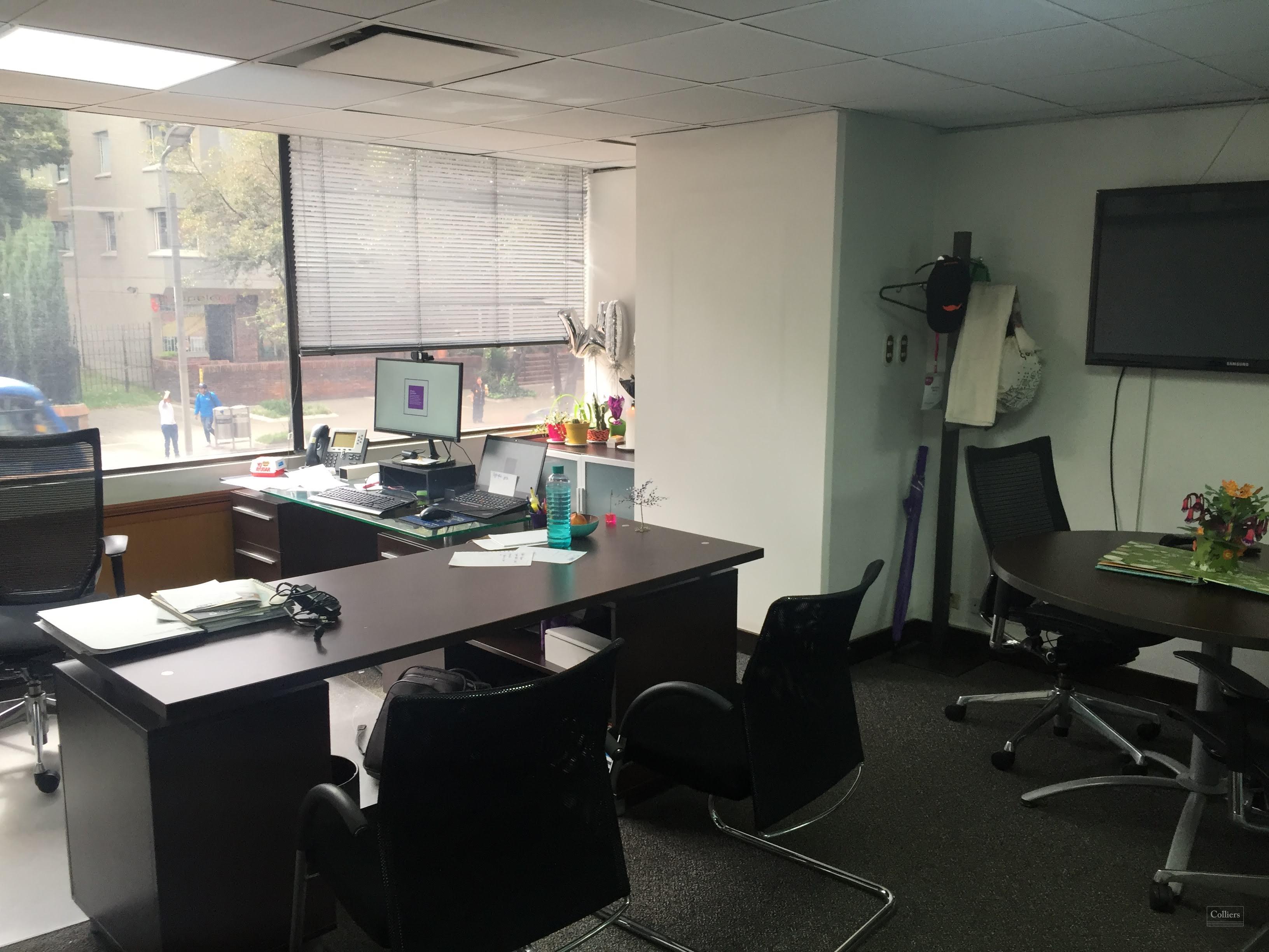 Oficina Piso 2 Torre 77 - #14