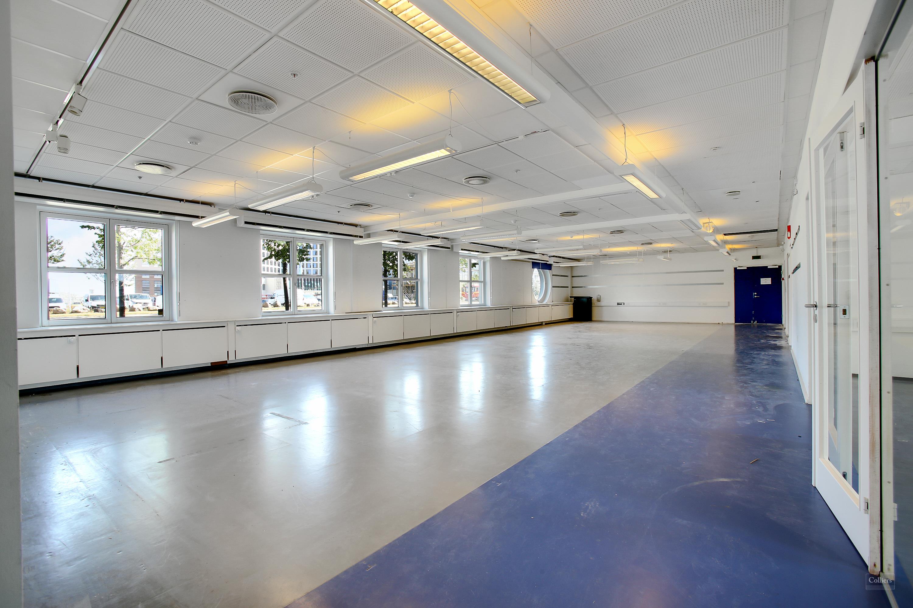 Moderne kontor med strategisk placering - #8