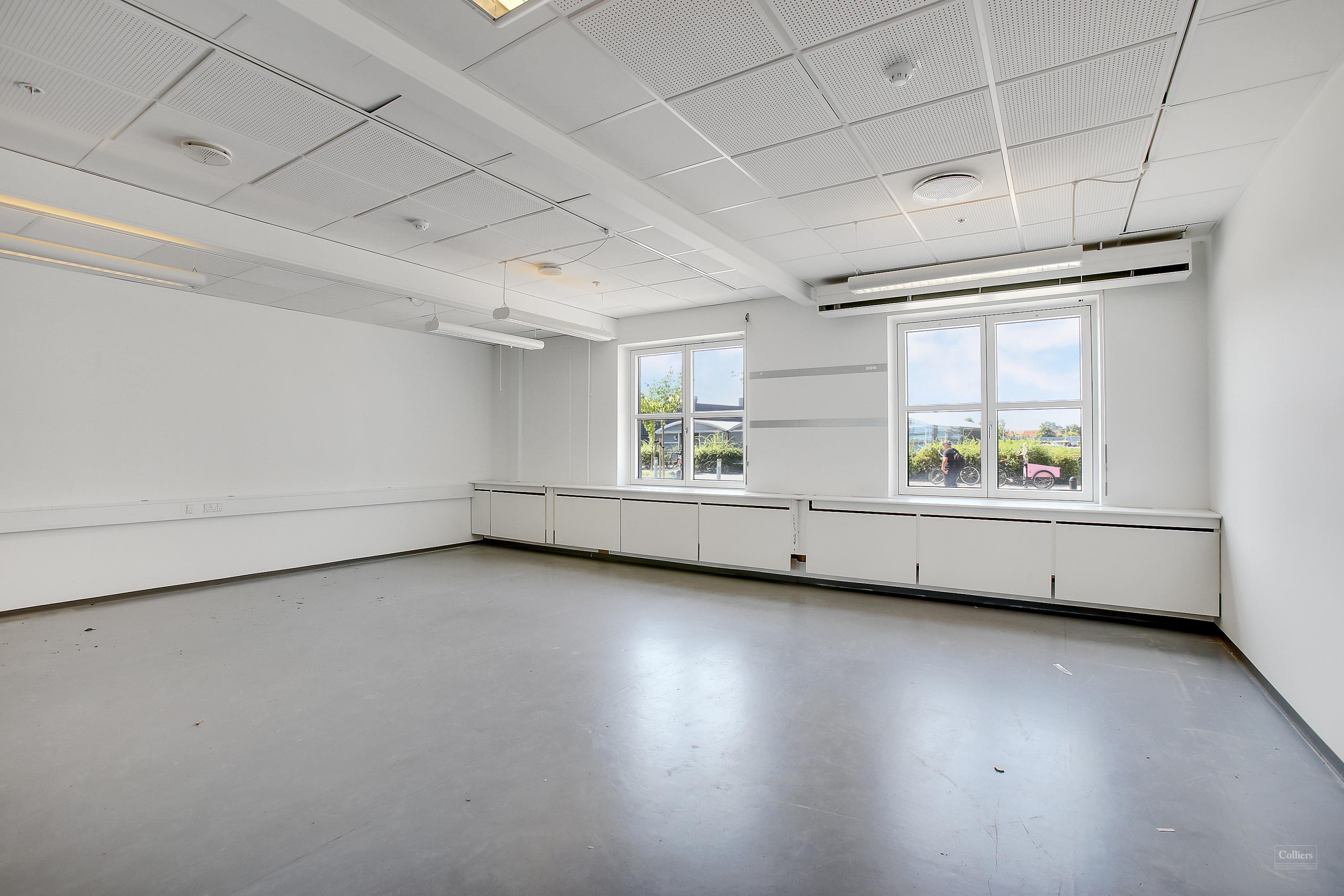 Moderne kontor med strategisk placering - #9