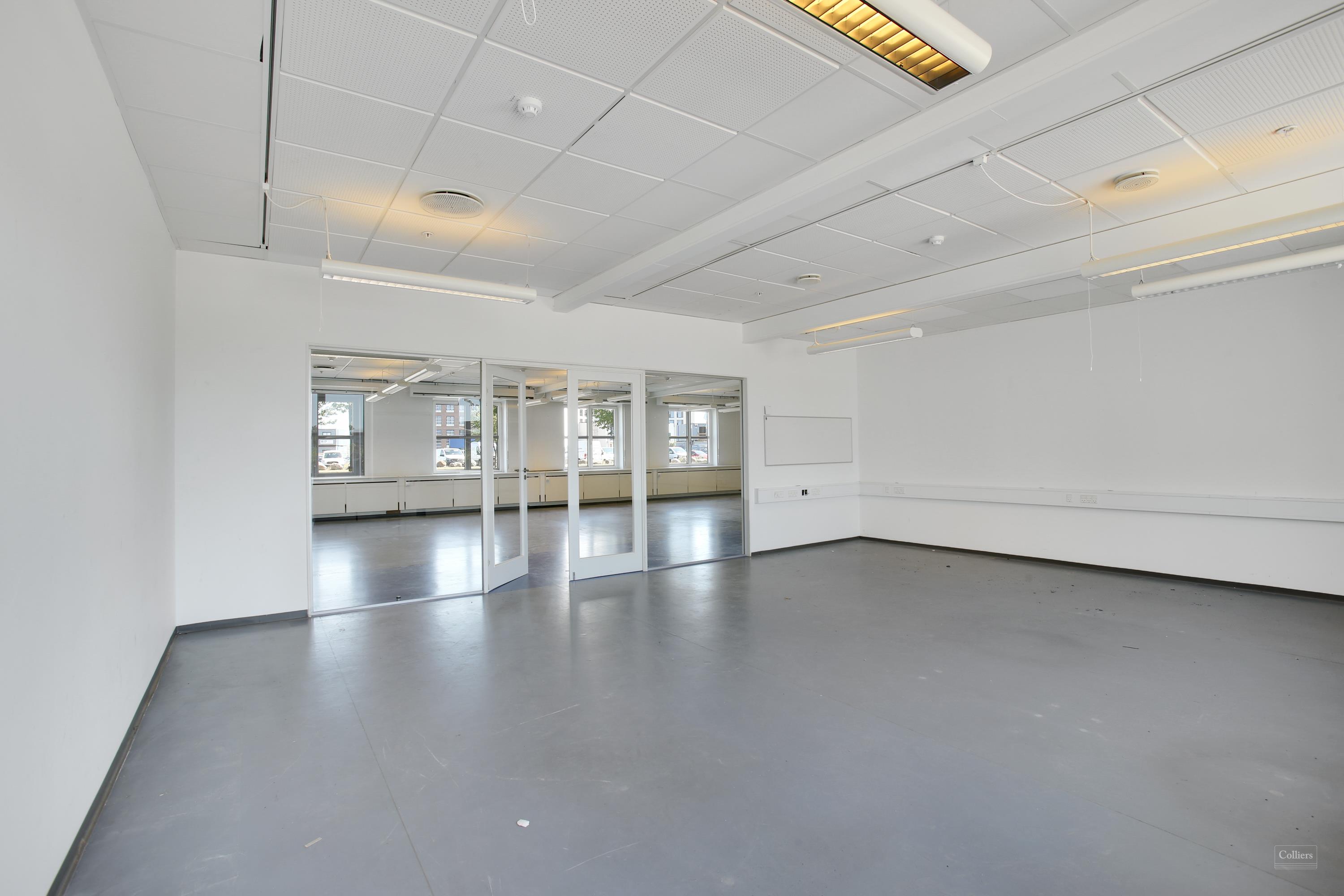 Moderne kontor med strategisk placering - #7