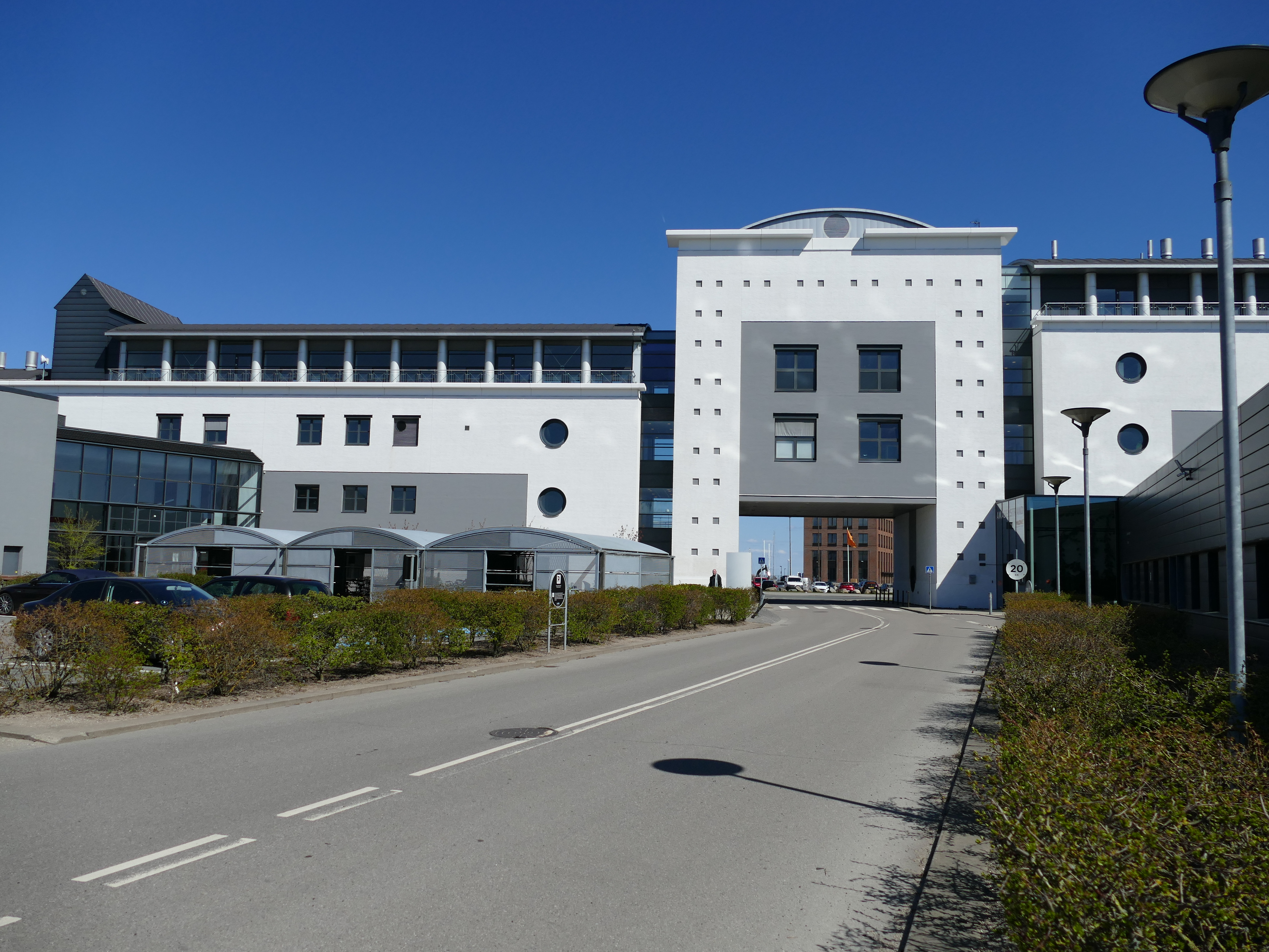 Moderne kontor med strategisk placering - #12