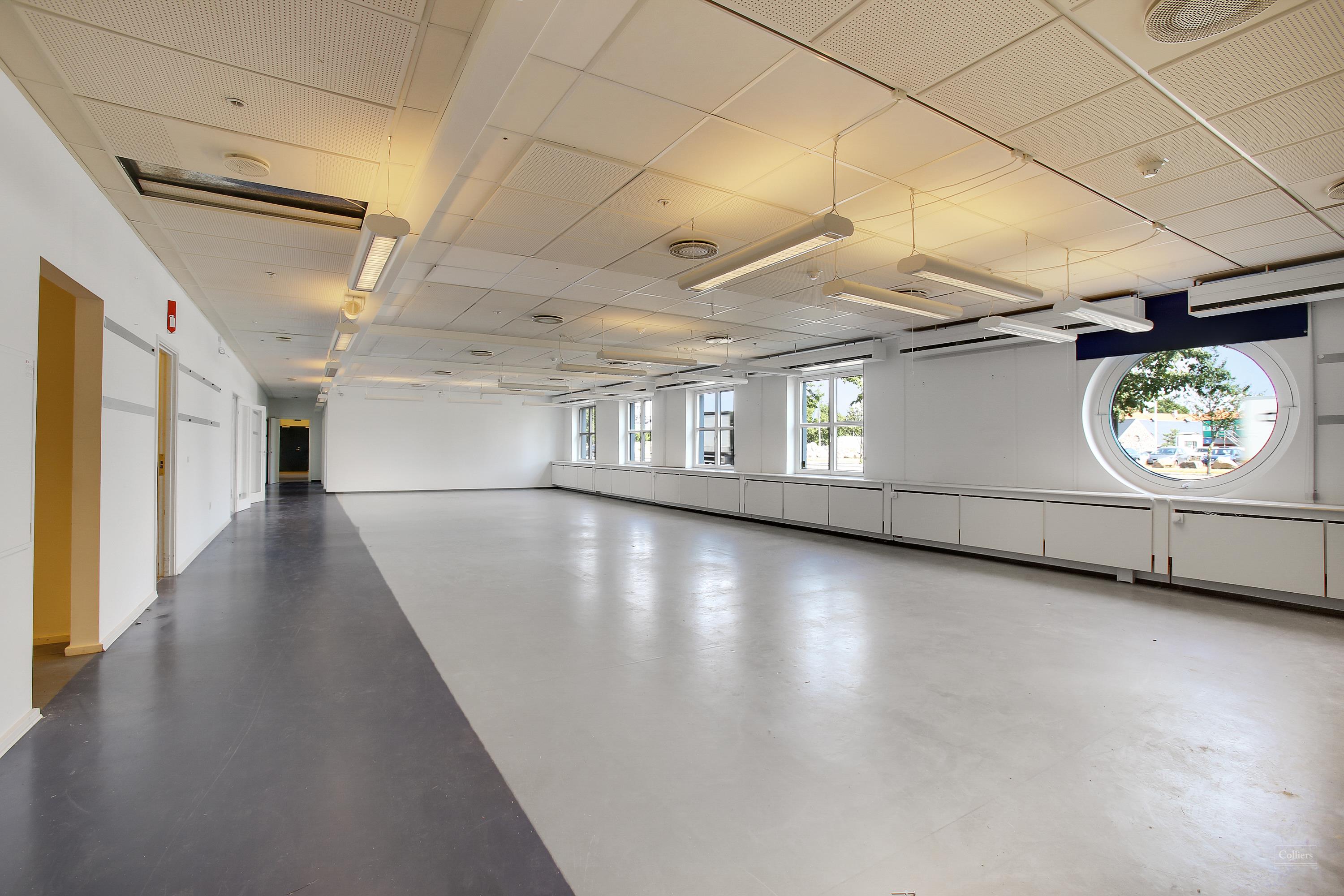 Moderne kontor med strategisk placering - #6