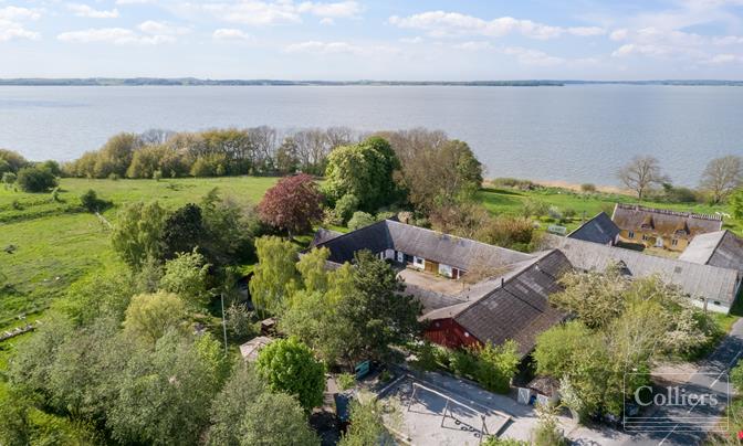 Landejendom beliggende i det idylliske Lille Lyngby i Skævinge - #1