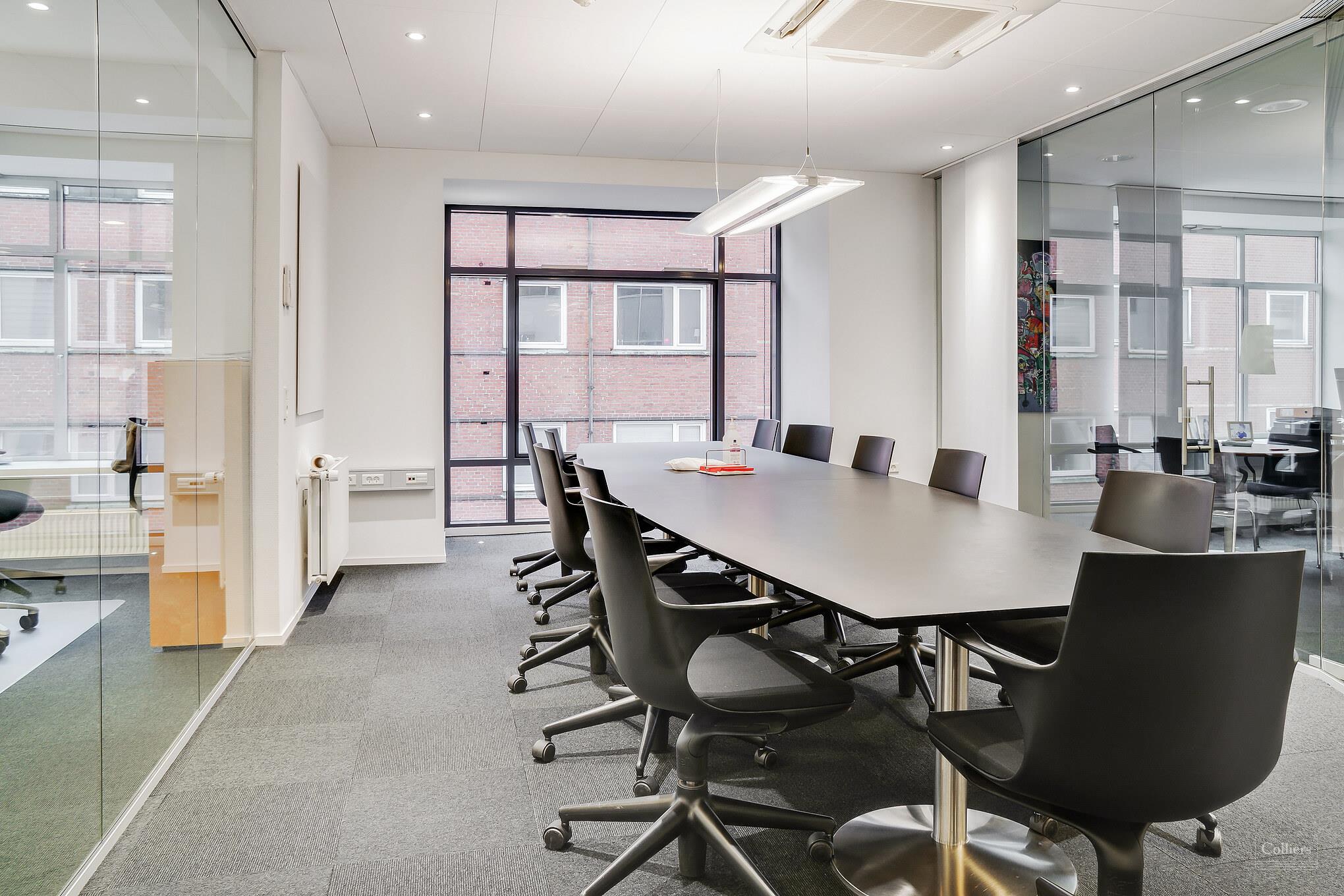 Centralt beliggende kontorejendom sælges - #13