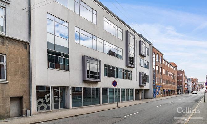 Centralt beliggende kontorejendom sælges - #1