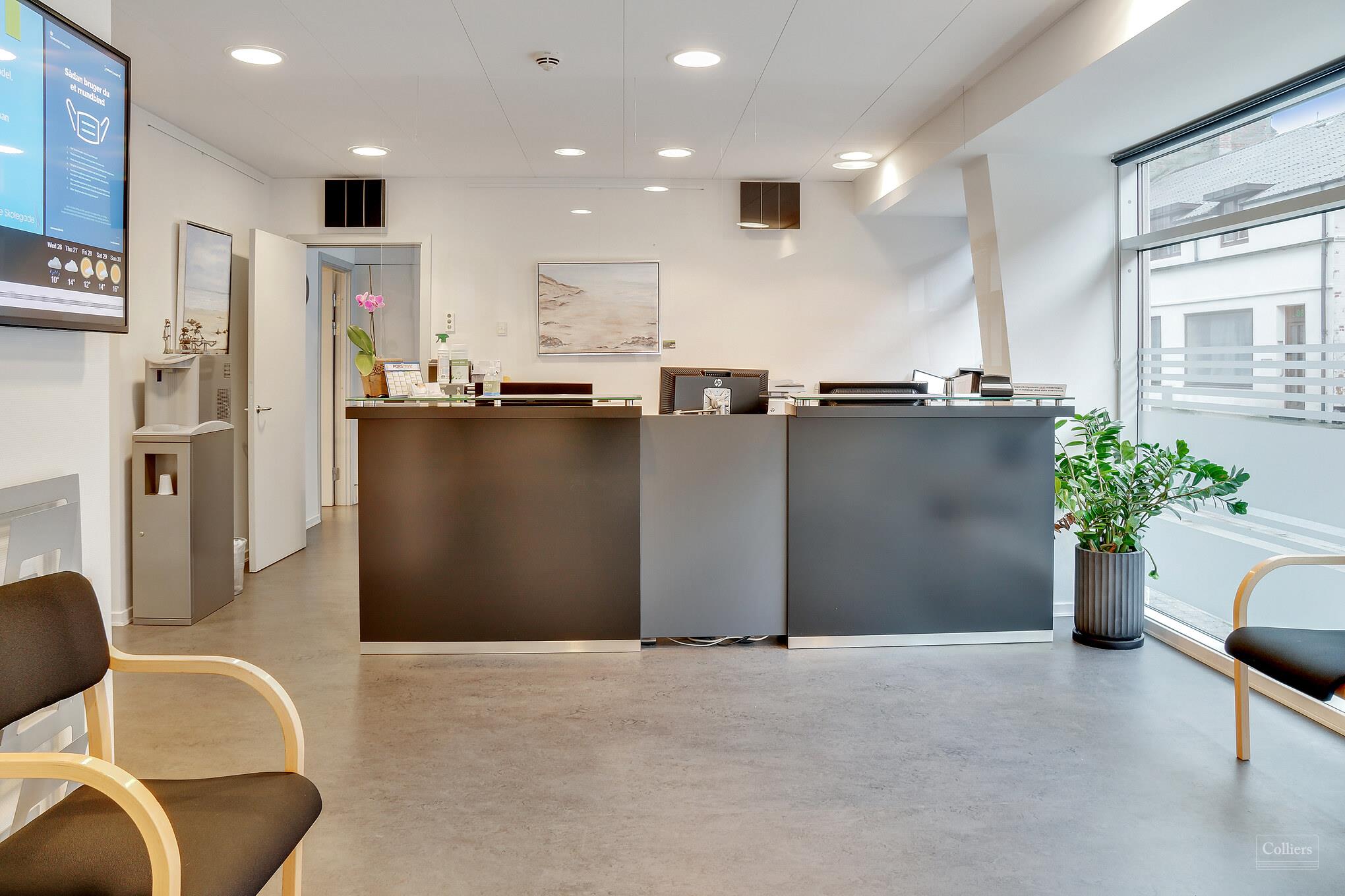 Centralt beliggende kontorejendom sælges - #8