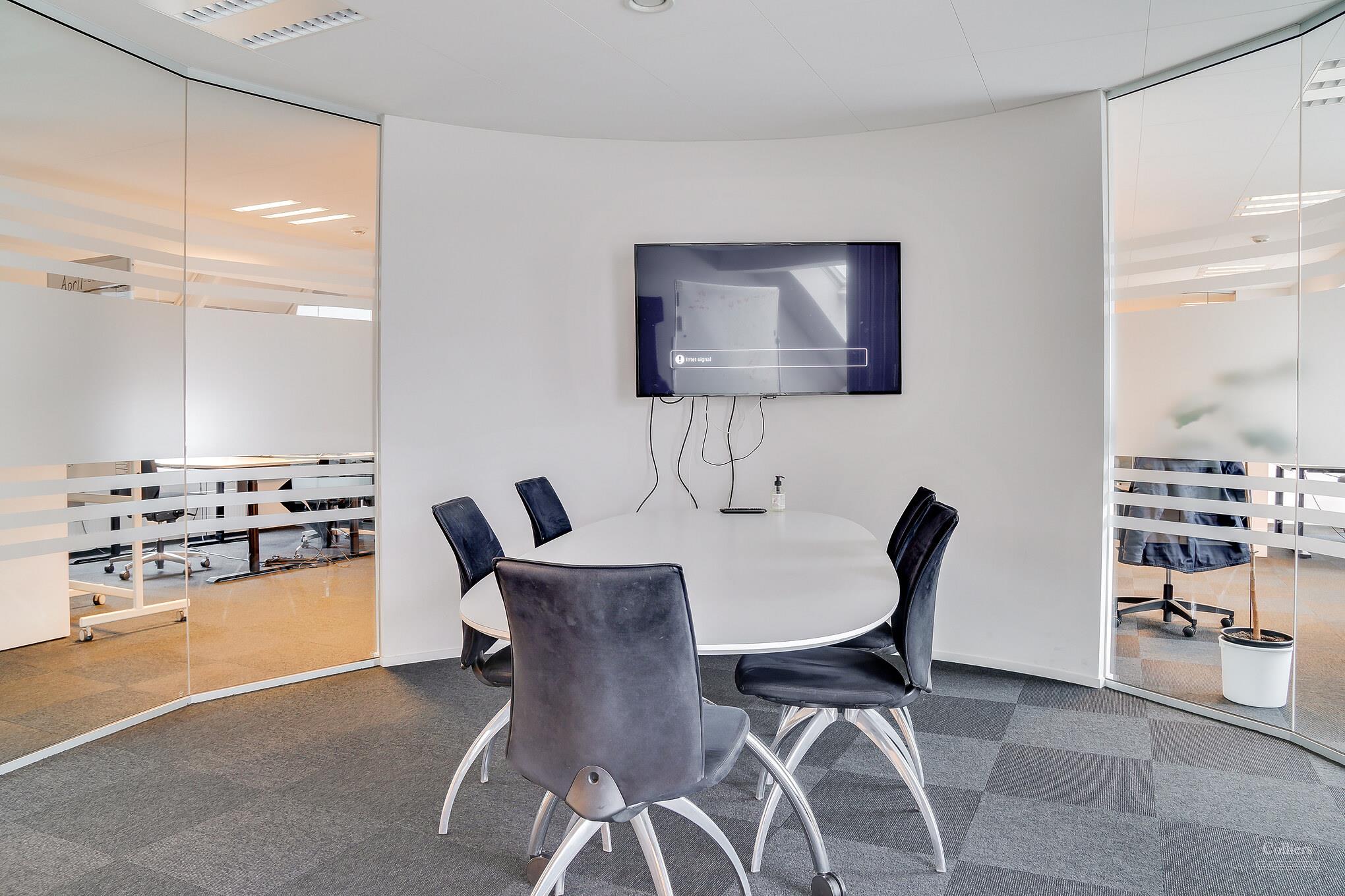 Centralt beliggende kontorejendom sælges - #4