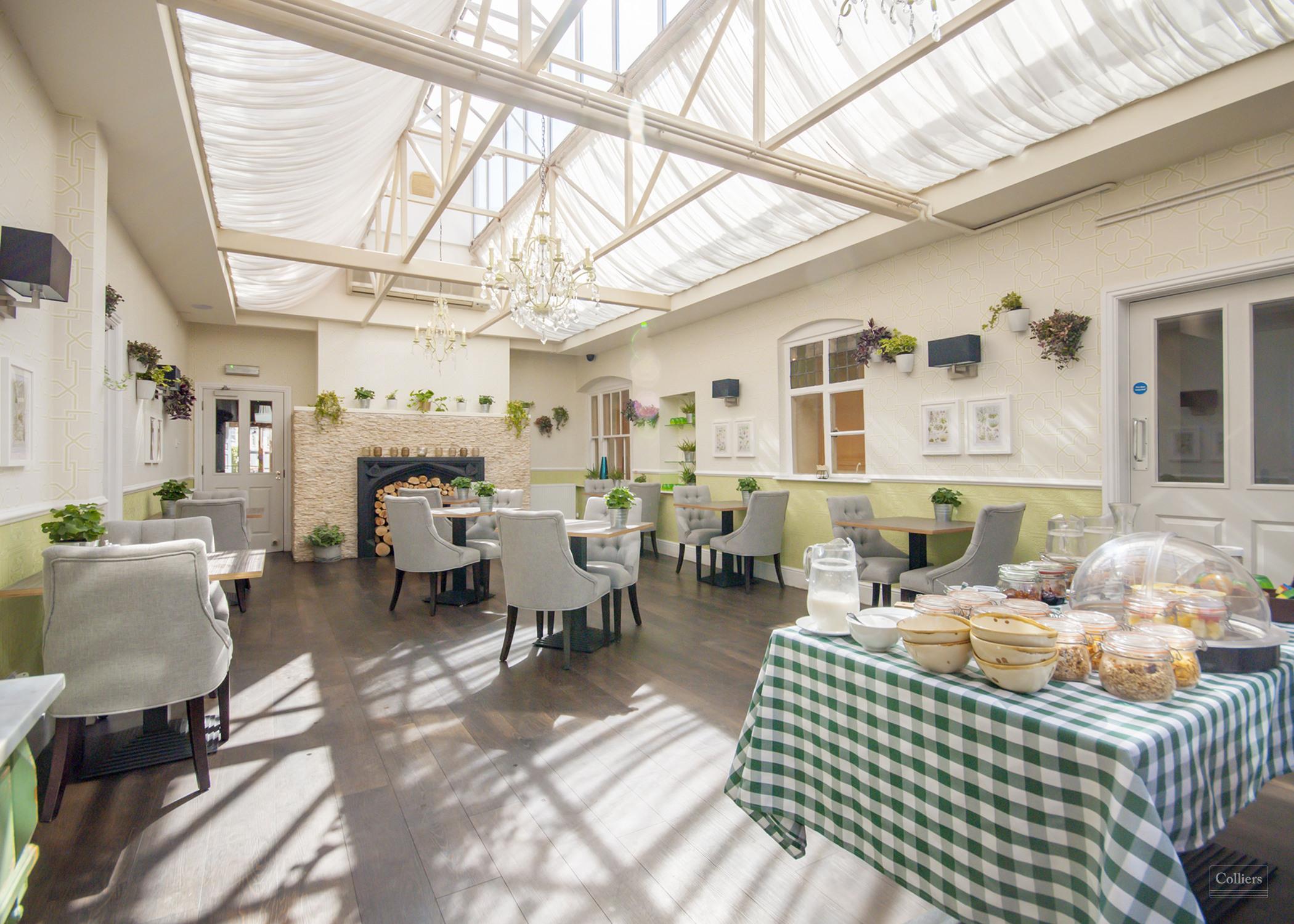 Stunning town house hotel for sale in Highworth nr. Swindon - #3