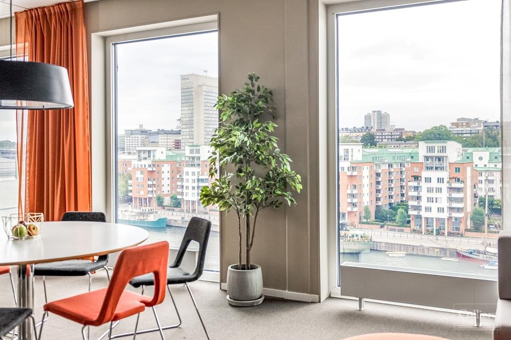 Modernt kontor med härligt ljusinsläpp och sjöutsikt! - #3