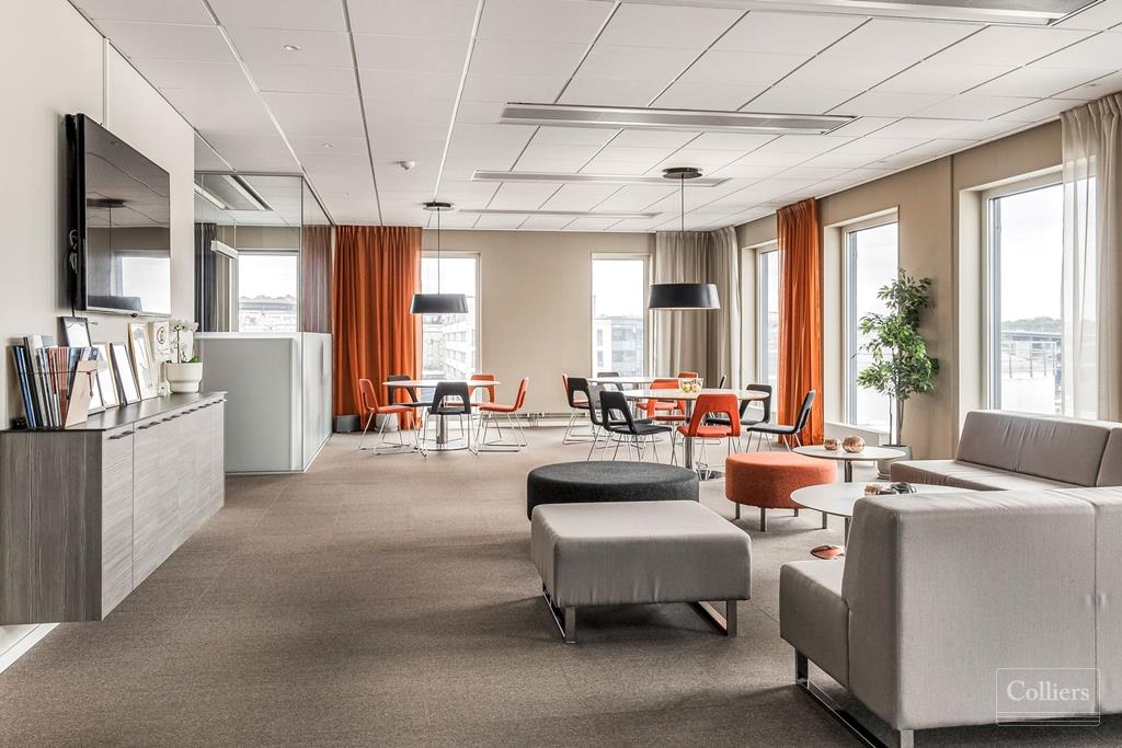 Modernt kontor med härligt ljusinsläpp och sjöutsikt! - #2