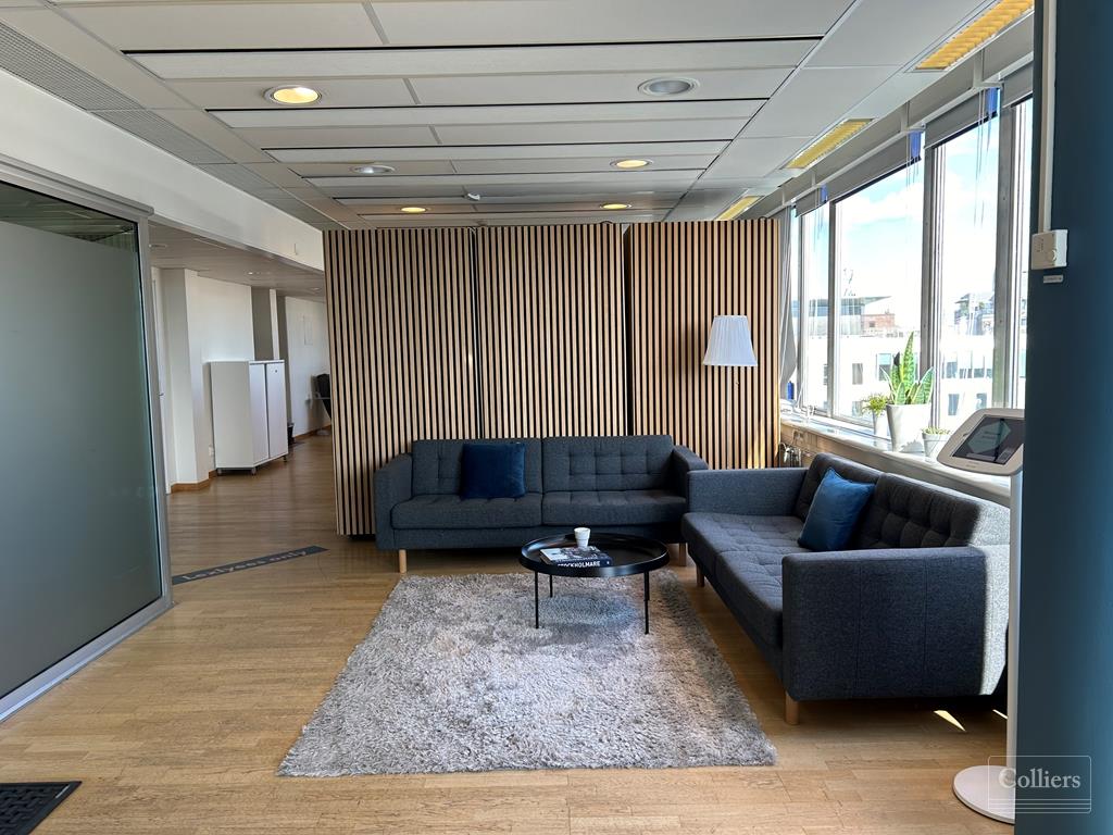 Ledig lokal högt upp i huset på Sveavägen 17 - #7