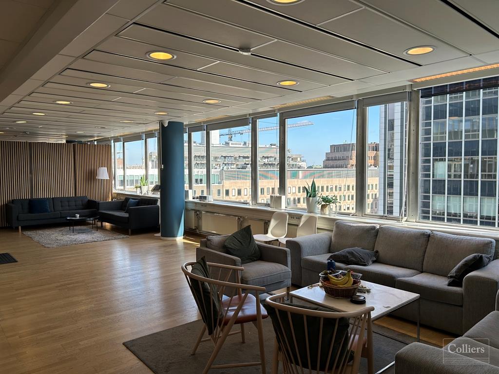 Ledig lokal högt upp i huset på Sveavägen 17 - #2