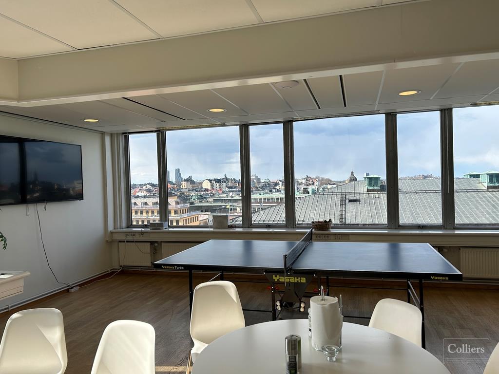 Ledig lokal högt upp i huset på Sveavägen 17 - #6