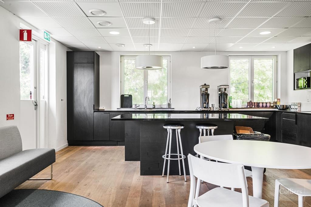 Modernt kontor intill Saltsjön i Nacka - #11