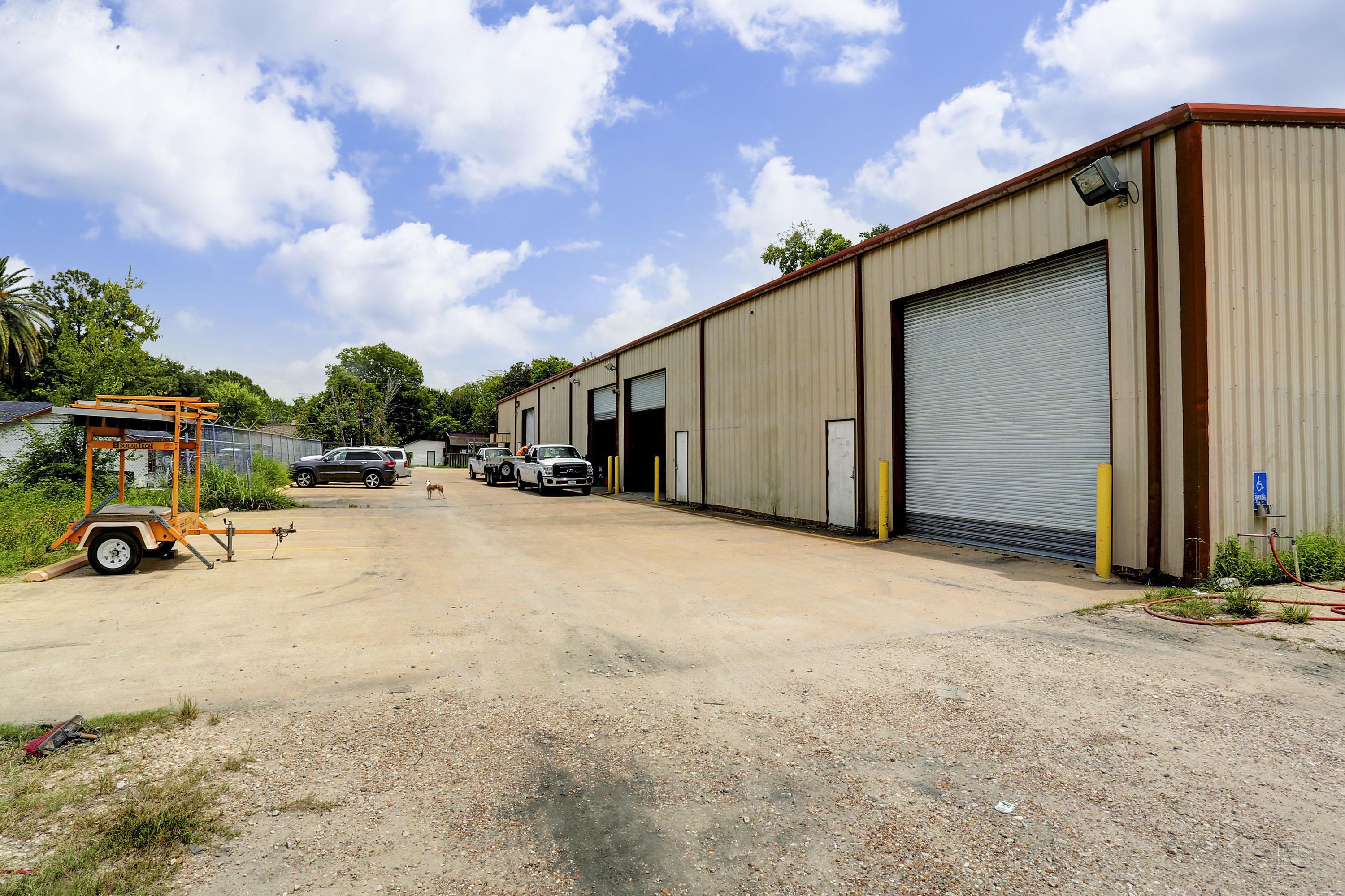 Freestanding Industrial Building - Hwy 90/Bltwy 8 Area, Houston - #2