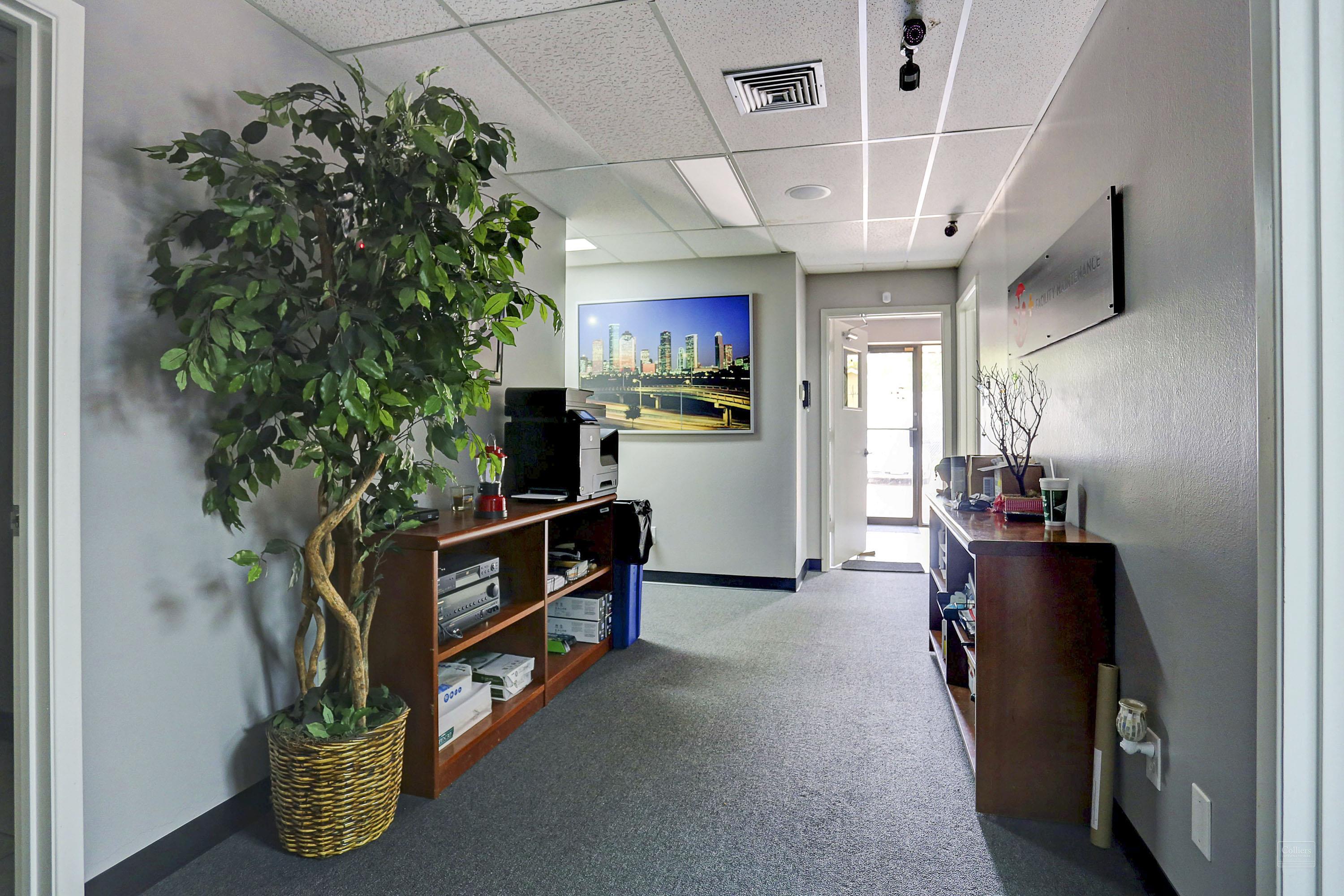 Freestanding Industrial Building - Hwy 90/Bltwy 8 Area, Houston - #5